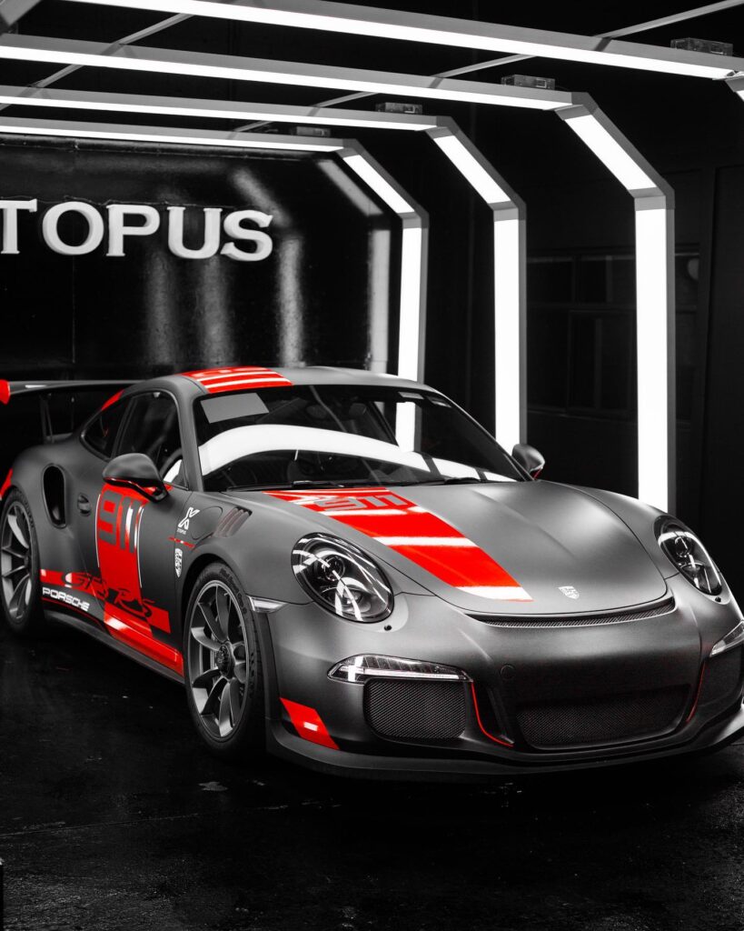 servicio de wrap rojo en porsche